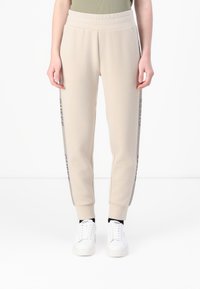 Guess - VICTOIRE PANTS - Tracksuit bottoms - macadamia nuts Thumbnail Image 1