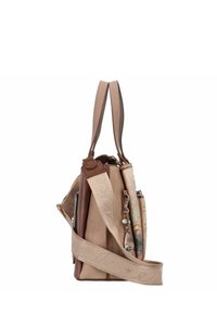 Petite pochette avec une combinaison de couleurs beige et marron. Fabriquée en cuir texturé avec un porte-clés décoratif et une bandoulière réglable.