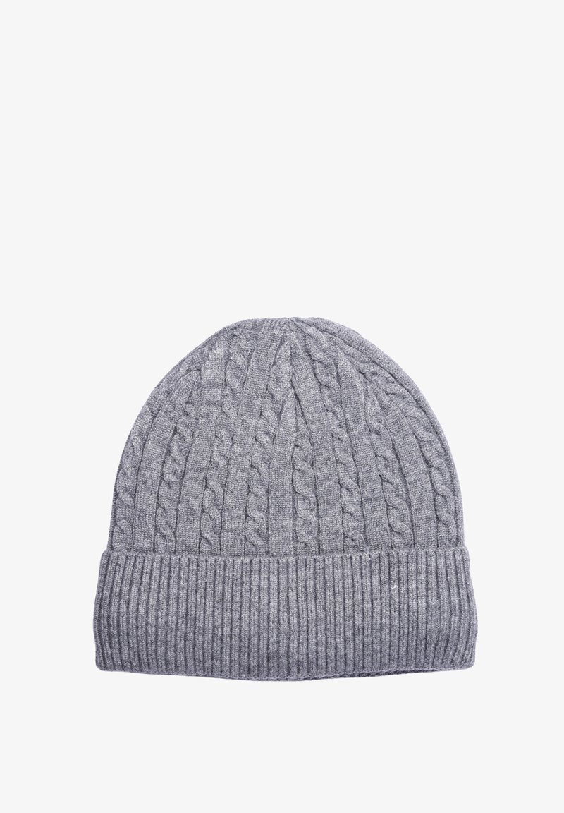 Beanie grigio lavorato a maglia con motivo a trecce, caratterizzato da un bordo a coste. Realizzato in un morbido misto lana, dalla forma superiore arrotondata.