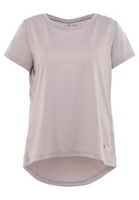 Camiseta de manga corta púrpura claro con cuello redondo, dobladillo curvado y detalle de logo en la parte inferior derecha delantera. Textura de tela suave y lisa.