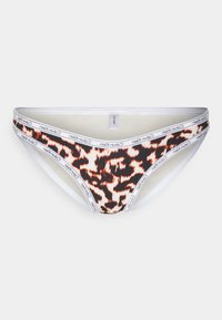 Fundo de bikini Calvin Klein com estampa de leopardo multicolorida em laranja e preto, com um cós elástico branco e detalhes do logo.