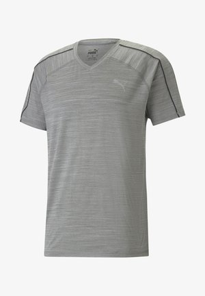 Graues kurzärmeliges Sport-T-Shirt mit V-Ausschnitt, subtiler horizontaler Streifenstruktur, einem Puma-Logo auf der linken Brust und schwarzen Paspeln an den Schultern.