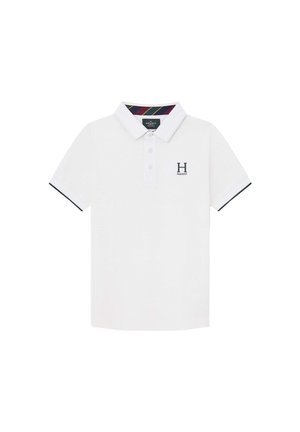 Hvid kortærmet polo-shirt med tre knapper, marineblå kant på ærmerne og "H Hackett" logo på venstre bryst.