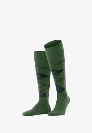 Skarpety do kolan w zielonym kolorze z ribbowanym wzorem, z wytłaczanym wzorem w romby w ciemnozielonym kolorze i pomarańczowymi akcentami.