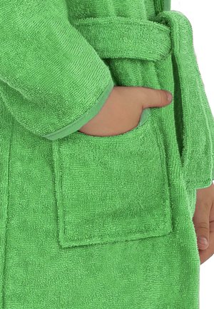 Grüner Frottier-Bademantel mit weicher Textur, ausgestattet mit einem Gürtel, einer aufgesetzten Tasche und kontrastierenden Kanten.