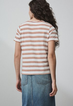 Next, REGULAR FIT - SHORT SLEEVE CREW NECK T-SHIRT . - T-shirt print - orange stripe