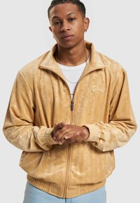 Karl Kani CHEST SIGNATURE MONOGRAM VELVET - Sportinė striukė - sand