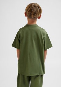 Hummel CLEAN S/S - T-shirt - bas - olivine