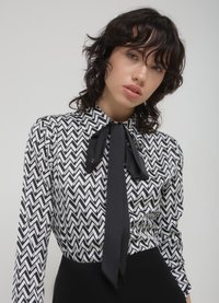 Calliope FANTAISIE  - Button-down blouse - une variante