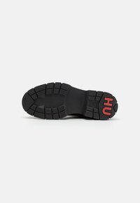 HUGO KRIS ZIP BOOTIE - Platåstøvletter - black
