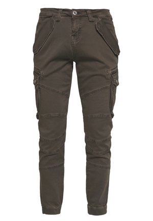 Pantalones cargo de color verde oliva con múltiples bolsillos, diseño de pierna entallada y detalles de costura. Hechos de material de algodón duradero.