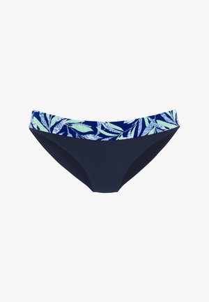 La parte inferiore del bikini presenta un corpo principale blu navy con una fascia in vita a motivo fogliame in verde e azzurro su uno sfondo scuro. Texture liscia.