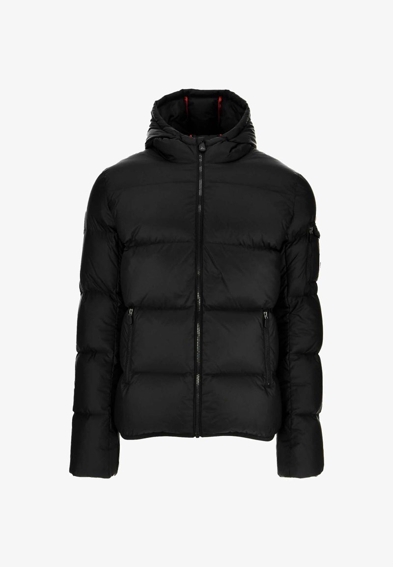 Chaqueta puff negra con capucha, cremallera frontal, bolsillos laterales con cremallera y bolsillo con cremallera en la manga izquierda, mostrada sobre fondo blanco.