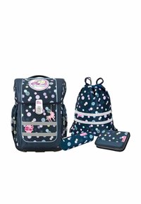 Ensemble de sacs à dos à pois bleus comprenant un sac à dos principal, un sac à cordon, une trousse et un sachet zippé. Comprend un charme de licorne et des accents réfléchissants.