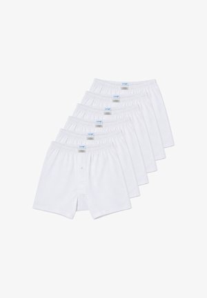 Sei paia di boxer da uomo in cotone bianco semplice con cintura elastica, impilati diagonalmente su uno sfondo bianco.