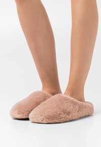 Tamaris Mules - old rose