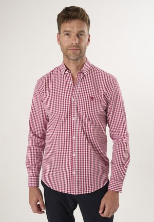 Rot-weißer Karomusterhemd mit Button-Down-Kragen und langen Ärmeln, versehen mit dezentem Logostick auf der Brust. Glattes Baumwollmaterial.