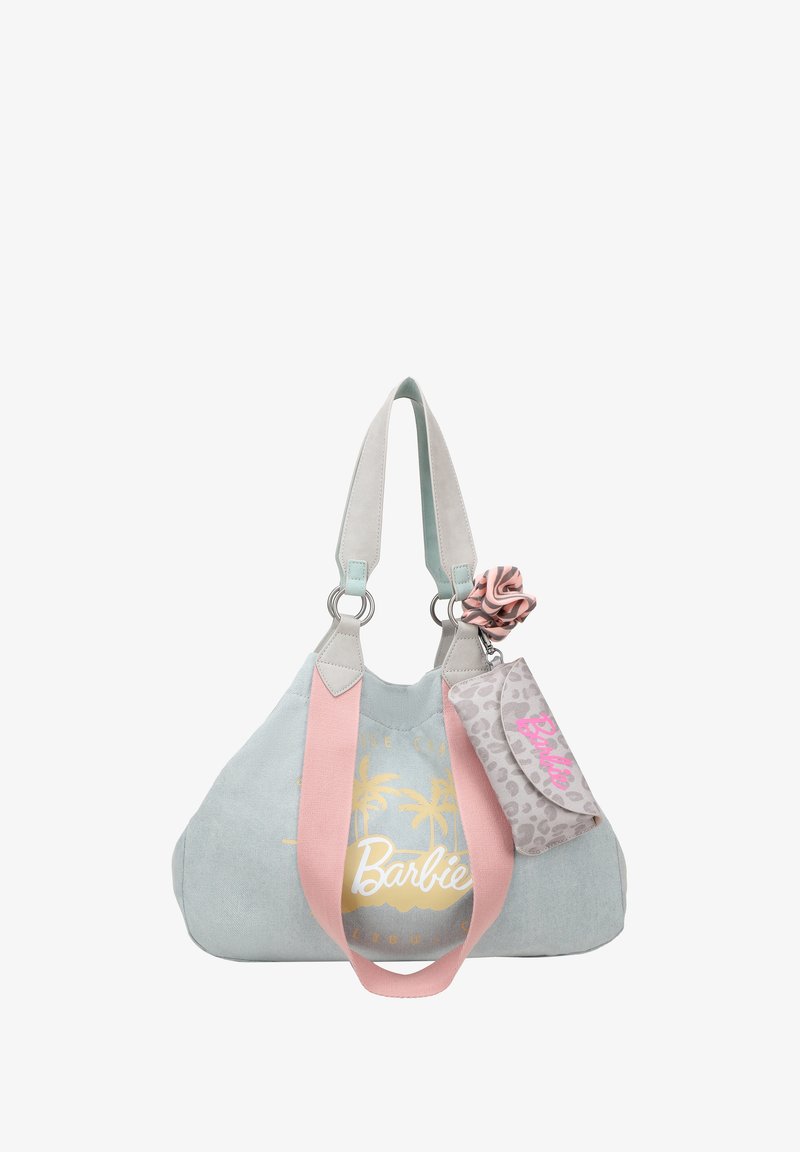 Sac fourre-tout en toile bleu clair avec des poignées roses, imprimé palmier doré, et une pochette détachable en léopard gris avec un logo "Barbie" rose.
