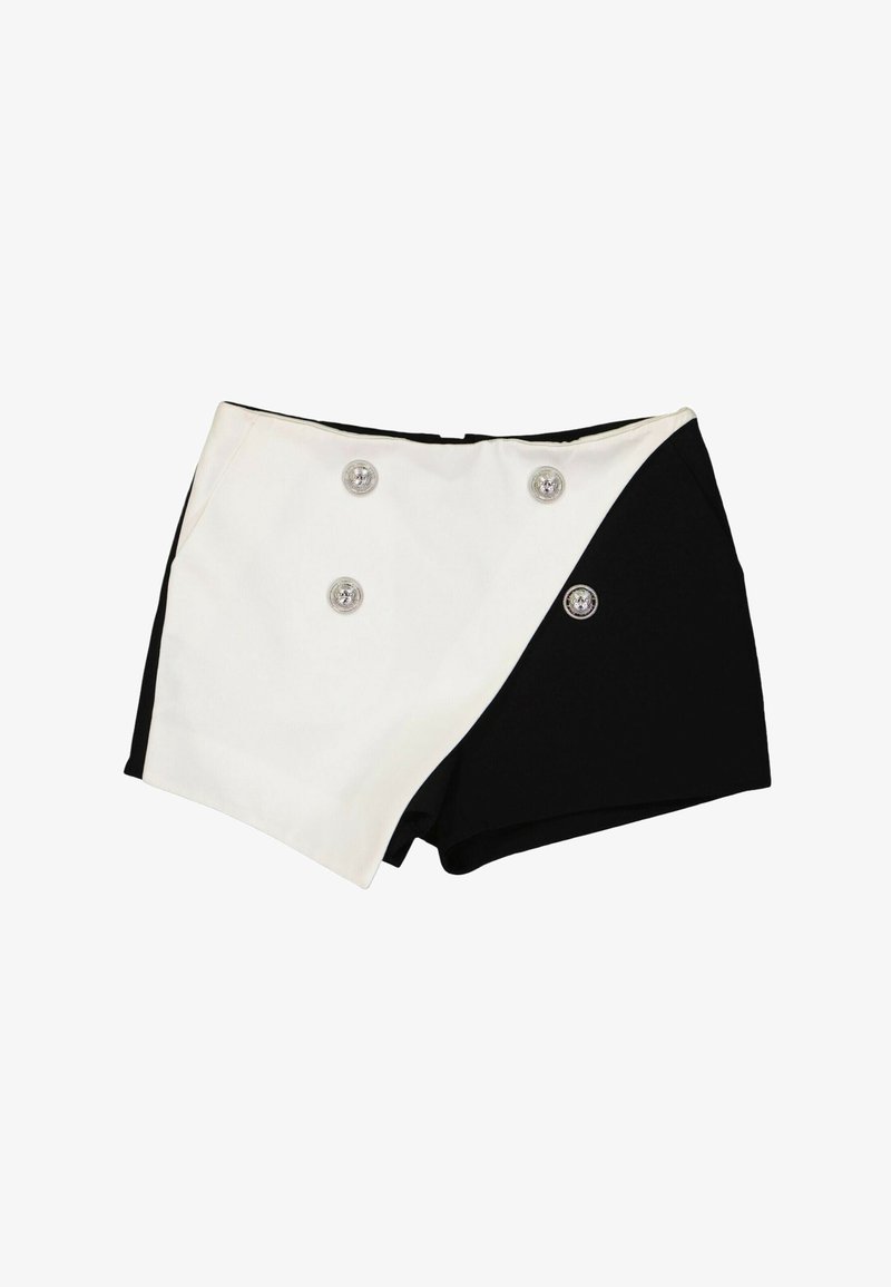 Short taille haute bicolore noir et blanc avec un rabat asymétrique à l'avant et quatre boutons décoratifs argentés.