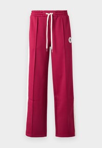 Μπορντό φόρμα με ελαστική μέση, εκρού κορδόνι και αντίθετες λευκές πλαϊνές ρίγες με λεπτομέρειες κουμπιών. Κεντημένο λογότυπο.