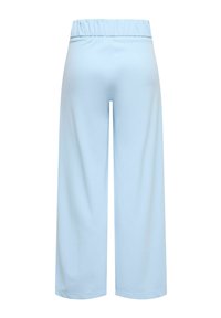 Lyseblå bukser med vide ben og elastisk midjebånd, vist bakfra på ensfarget hvit bakgrunn.