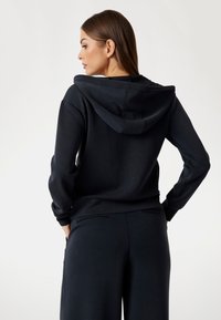Guess Mikina na zip - noir