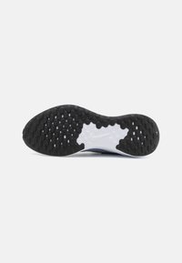 Nike Performance REVOLUTION 7 - Chaussures de running sur route - ashen slate/metallic silver/white/hyper royal/black