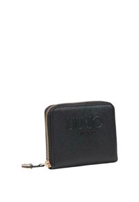 Portafoglio nero con texture, caratterizzato da una cerniera dorata e un logo in rilievo sul fronte. Forma quadrata compatta con una finitura liscia.