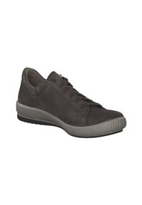 Sneaker in suede grigio con profilo basso, punta tondeggiante e suola in gomma texture; presenta chiusura con lacci e collo imbottito per il comfort.