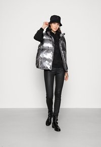 Tommy Hilfiger REGULAR SCRIPT HOODIE - Felpa - black