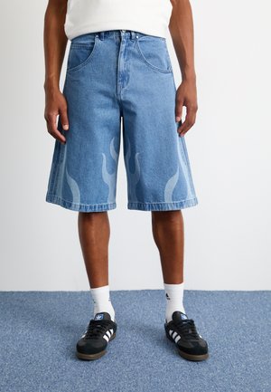 FLAMES - Denimové šortky - light denim
