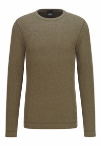 Oliwkowy sweter z długim rękawem o teksturowanym wzorze, okrągłym dekolcie i małej metce z logo na dolnej stronie.