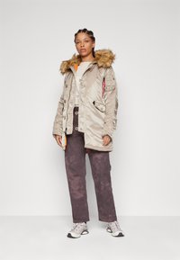 Alpha Industries Zimski kaput - vintage sand