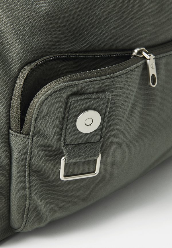 WORKWEAR FLAP MESSENGER - Cross body bag - beluga3