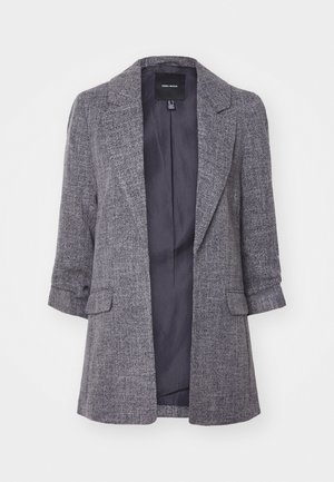 Blazer gris avec un tissu texturé, revers crantés et deux poches avant. L'intérieur est doublé dans une couleur sombre unie.