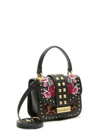 Borsa a mano in pelle nera con ricami floreali, dettagli in metallo dorato, pannello con stampa leopardata e tracolla removibile. Design compatto e strutturato.