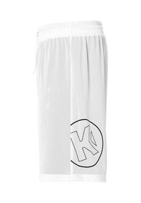 Shorts de sport en maille blanche avec taille élastique et cordon de serrage, présentant un grand logo "K" en contour près de l'ourlet sur la jambe droite.