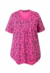 Top rosa a maniche corte con scollatura a V e design arricciato, caratterizzato da un motivo di foglie nere su tutta la superficie. Il tessuto sembra morbido e leggero.