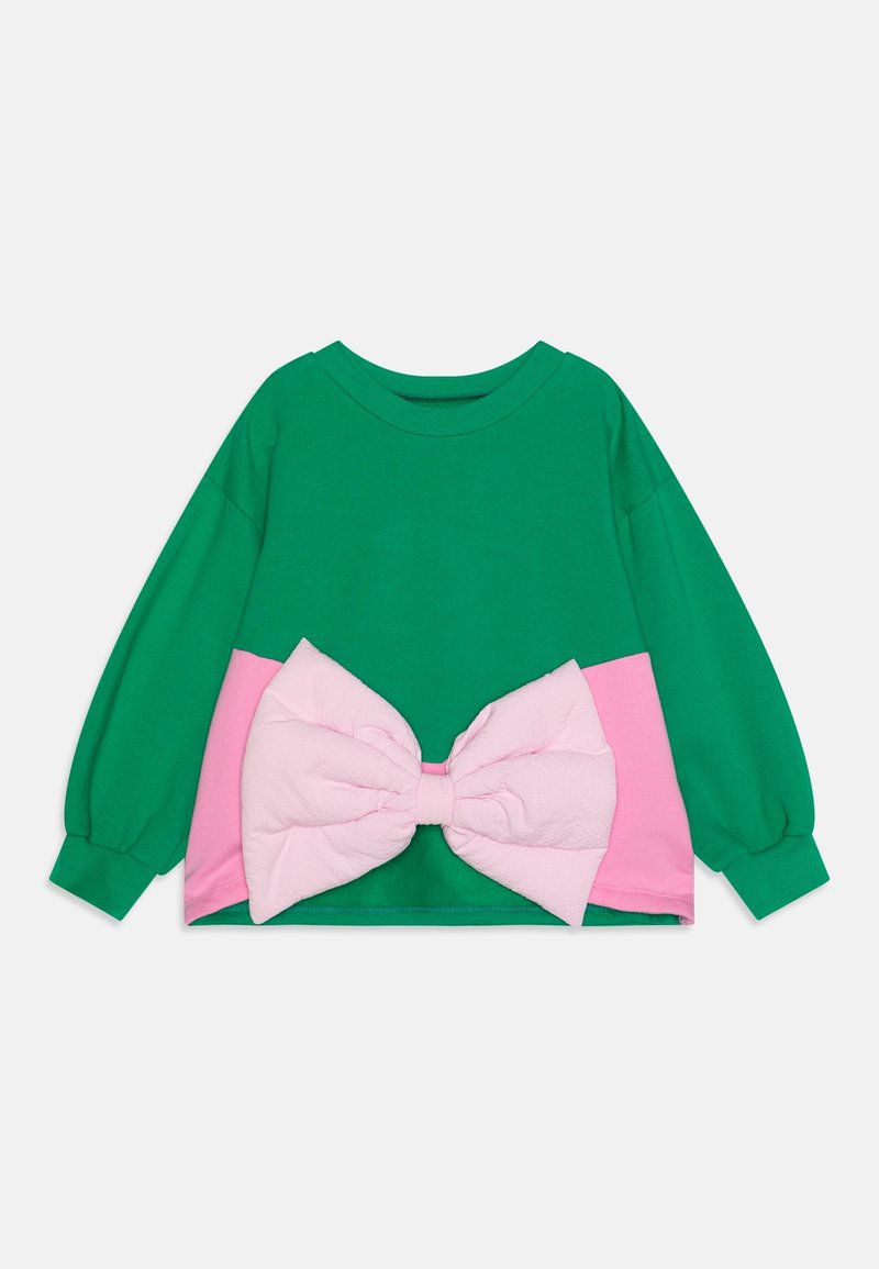 Sweat-shirt vert à manches longues avec un bas rose et un grand nœud rose texturé à la taille. Encolure ronde et manches avec poignets.