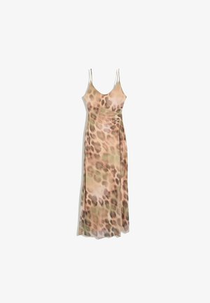 Hihnallinen slip-mekko, jossa hillitty leopardikuvio beigeillä, ruskeilla ja vaaleanpunaisilla sävyillä, valkoisella taustalla.