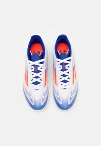adidas Performance F50 LEAGUE TF J - Botines de fútbol para césped - footwear white/solar red/lucid blue