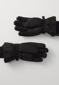 Svarte isolerte hansker med et mykt ytre lag, elastisk mansjett og teksturert håndflate for grep. Har design med tommel og separate fingre.