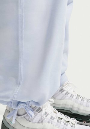 Nike Sportswear, M NL SOLO SWSH BB OH PANT - Pantalones deportivos - football grey football grey white