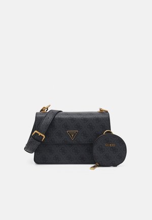 Sac bandoulière noir texturé avec sangle réglable et fermoir logo doré, accompagné d'une pochette à monnaie ronde assortie avec fermeture éclair et lettrage doré.