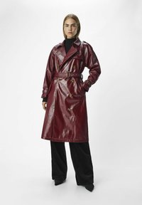 Object Gabardina - cabernet