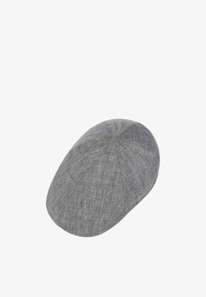 Graue Stoff-Flatcap mit genähten Einsätzen und einem kleinen braunen Knopf an der Seite, vor weißem Hintergrund dargestellt.