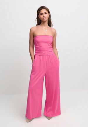 Next REGULAR FIT-BANDEAU - Trikotaažkleit - bright pink