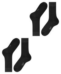Calcetines de algodón negros con una textura suave, que cuentan con un talón y una puntera reforzados, y un puño acanalado. Etiqueta de la marca impresa en el lateral.
