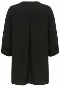 Schwarze, leichte Bluse mit Dreiviertelärmeln, umgeschlagenen Manschetten, Rückenfalte und rundem Ausschnitt, die eine glatte Textur und eine lockere Passform aufweist.