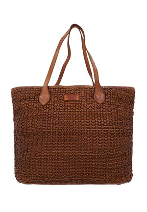 Borsa tote in pelle intrecciata marrone con doppi manici a spalla e piccola targhetta rettangolare del marchio al centro davanti.